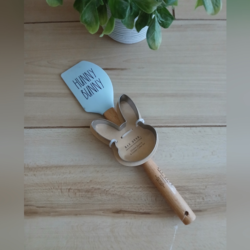 NWT Rae Dunn Light Blue Hunny Bunny Spatula with Silver Cookie Cutter! Adorable